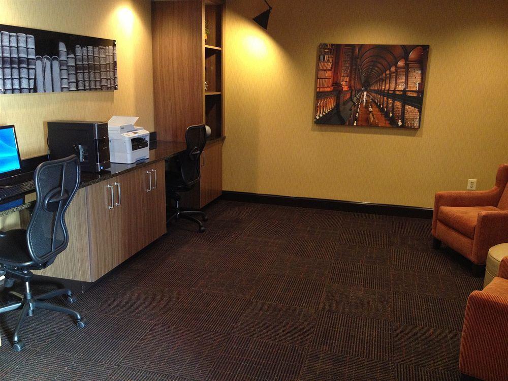 Holiday Inn Express Fredericksburg - Southpoint By Ihg Esterno foto