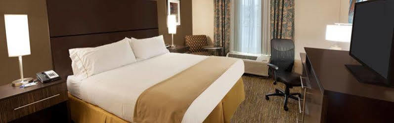 Holiday Inn Express Fredericksburg - Southpoint By Ihg Esterno foto